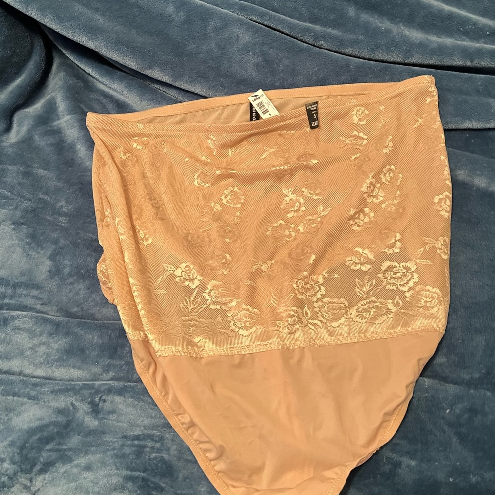 NWT Torrid size 5 ultra high waisted thong light shapewear